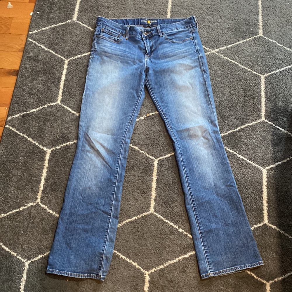Lucky jeans women’s size 10/30. Lolita boot cut.